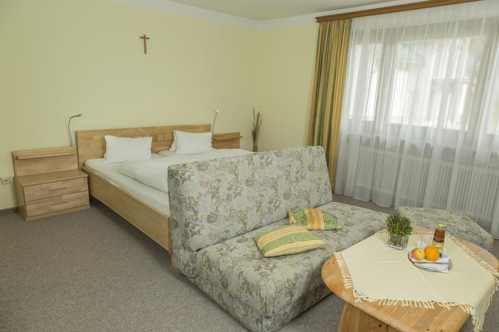 Отель Pension Rega Sankt Wolfgang im Salzkammergut Номер фото